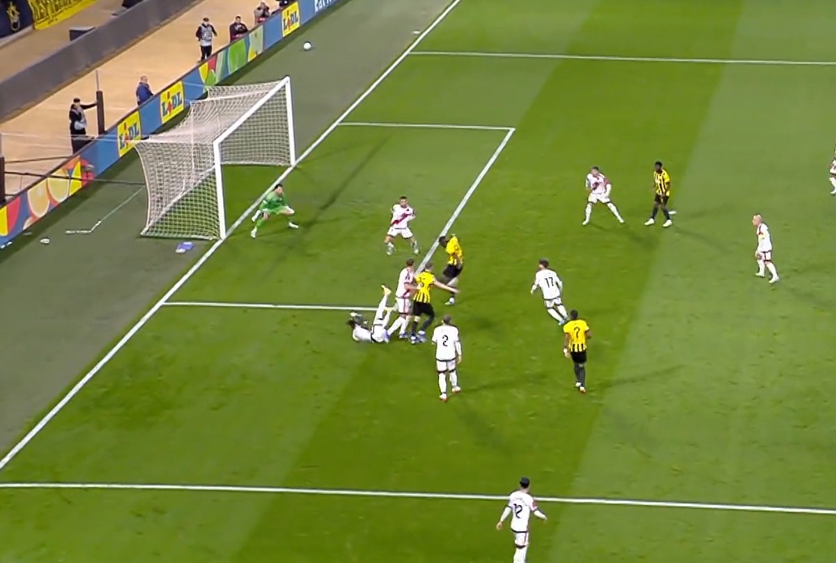 Γκολάρα Ζίνι και 1-0 για την ΑΕΚ με τη Ράγιο (vid)