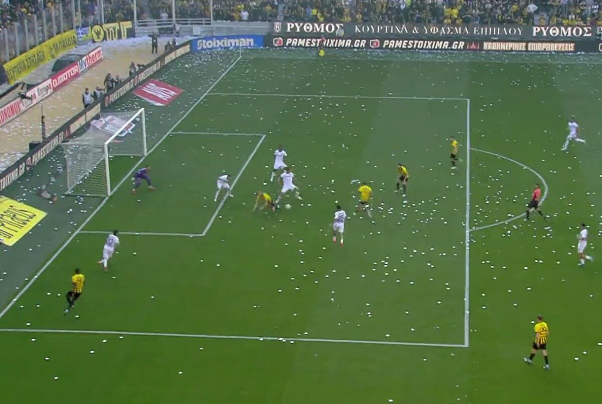 Οι διαμαρτυρίες των παικτών της ΑΕΚ για πέναλτι στον Βάργκα