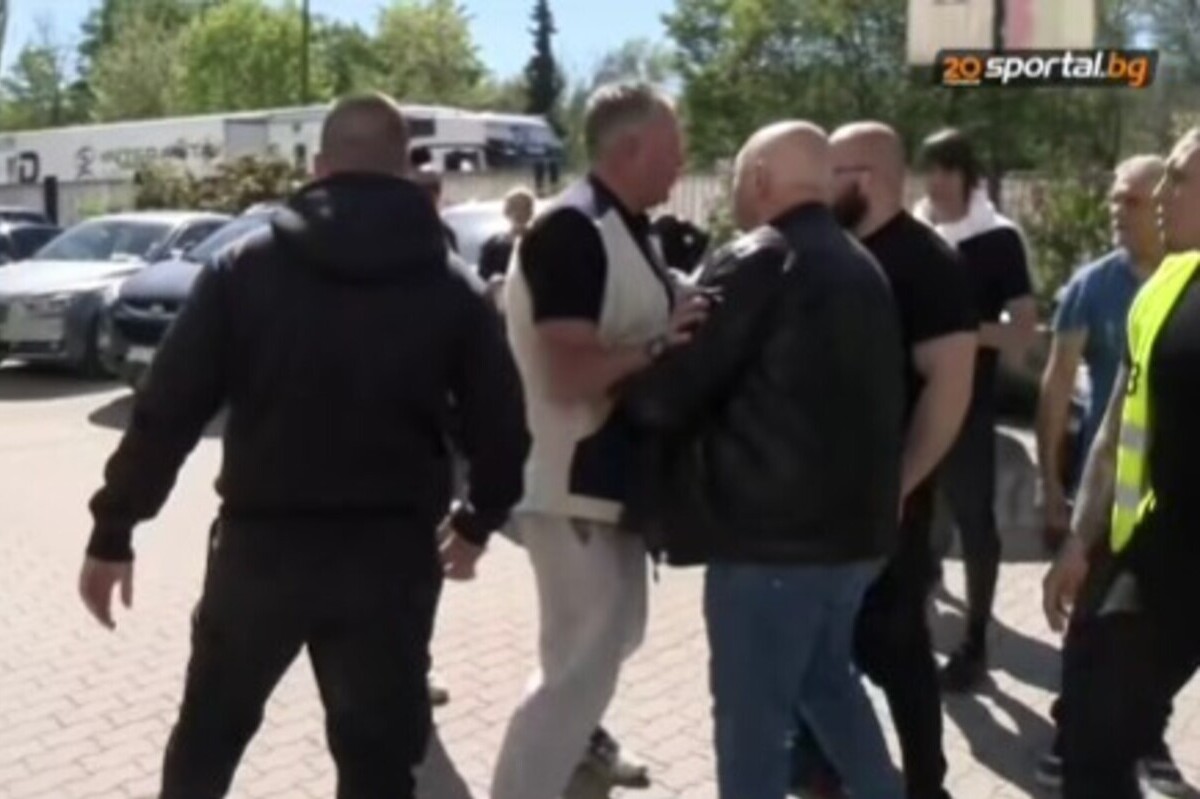 «Δίνει ένα 20άρικο στους οργανωμένους και…»: Χαμός στη Σλάβια Σόφιας με τον πρόεδρο και τους οπαδούς της ομάδας