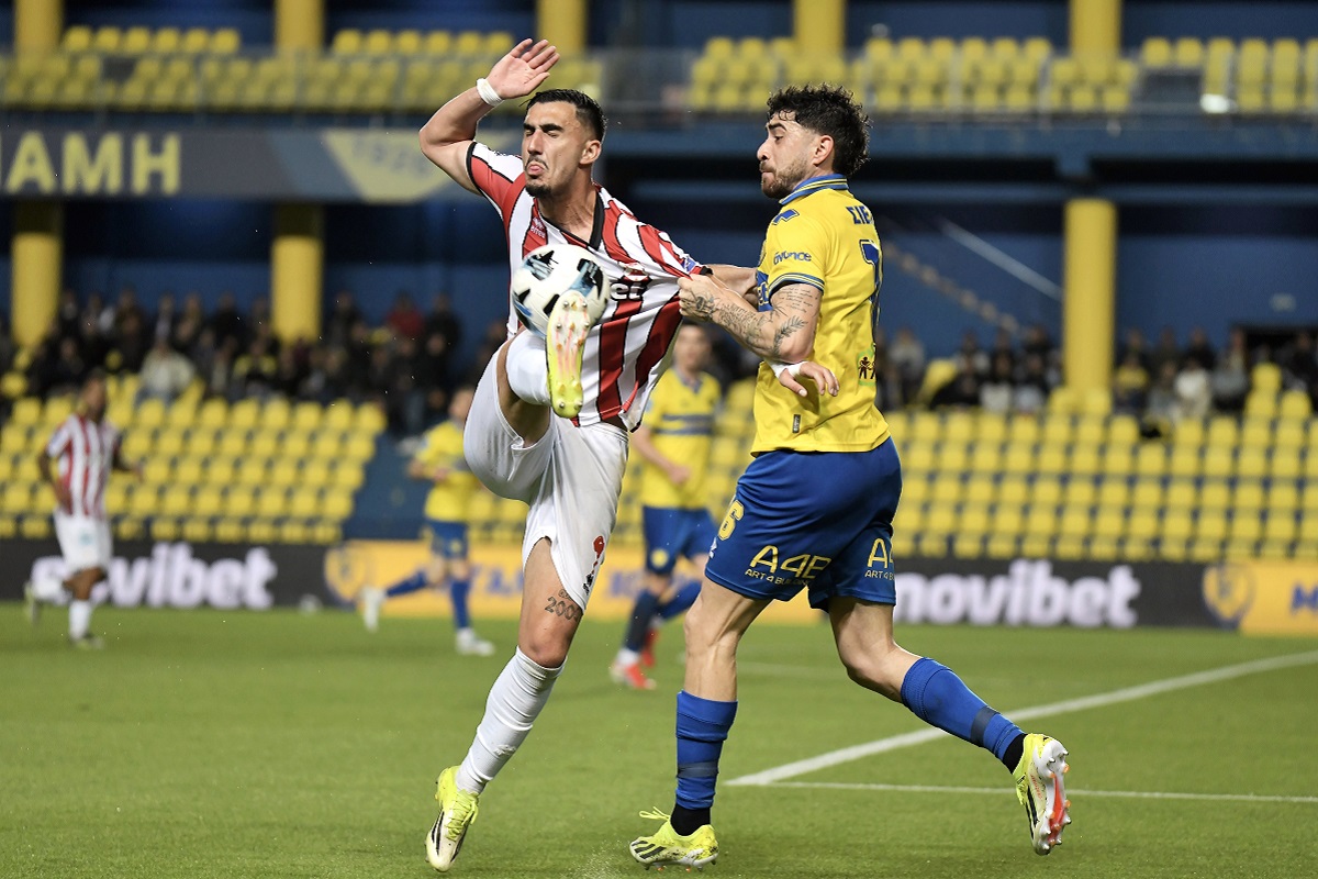 Αποχώρησε με φορείο ο Σιέλης – Του έκανε αέρα ο Φόλνεϊ