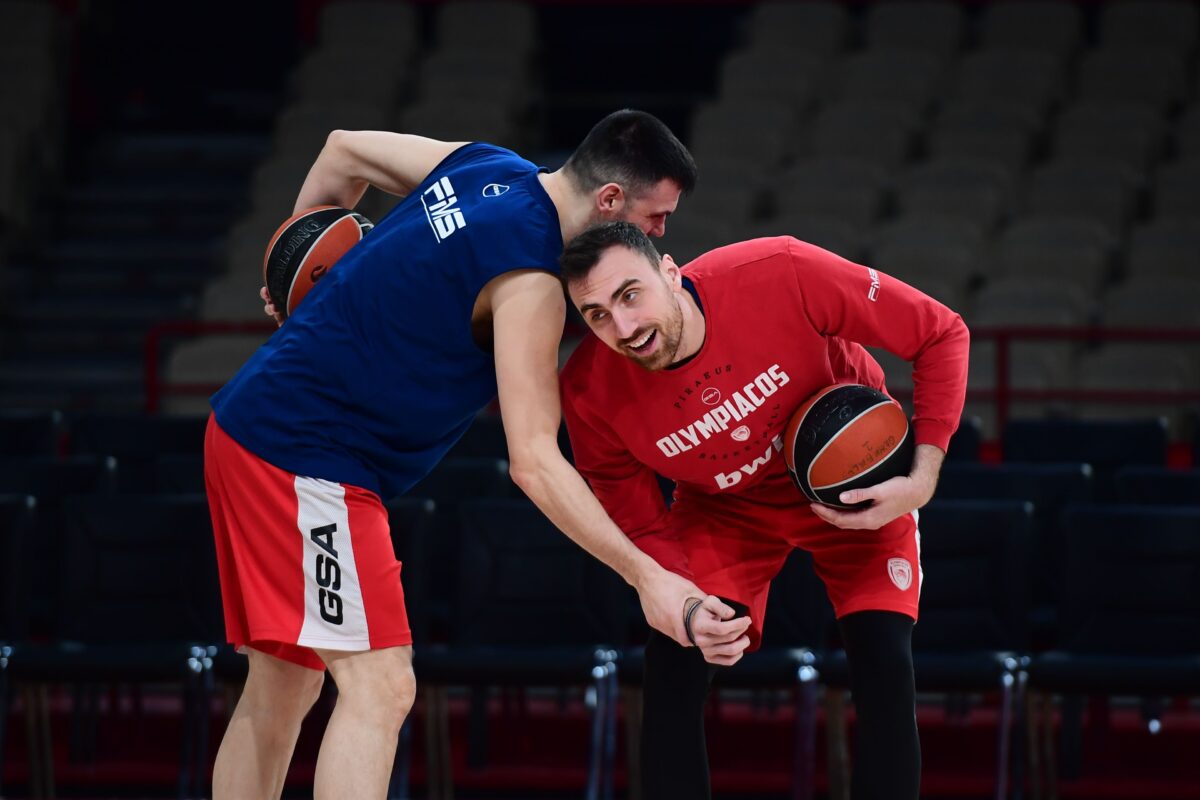 Tα πειράγματα Μιλουτίνοφ και Παπανικολάου στην προπόνηση πριν την Αρμάνι – Το βίντεο του Sportal