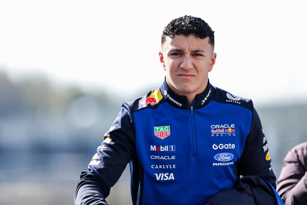 Ίσακ Χατζάρ