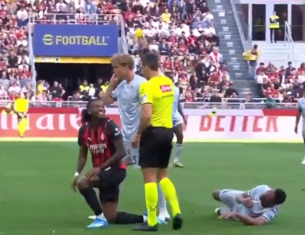 Ο Λεάο ειρωνεύτηκε τον διαιτητή αλλά του… κόπηκε το γέλιο