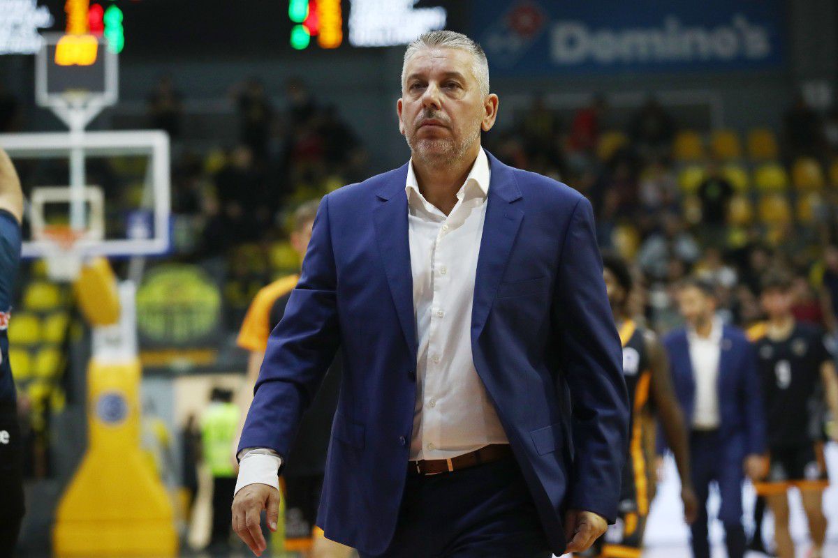 Ο προπονητής του Προμηθέα, Ηλίας Παπαθεοδώρου