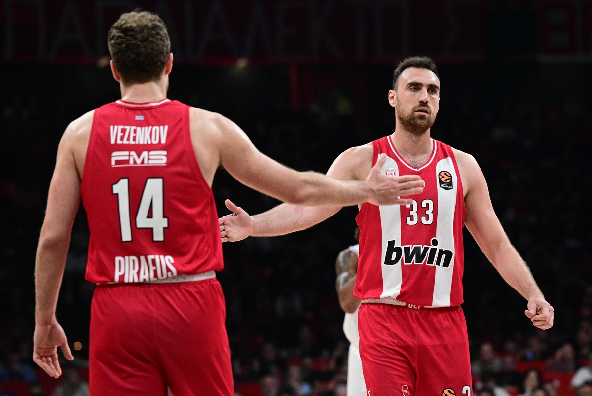 Βεζένκοφ και Μιλουτίνοφ αποθεώθηκαν στο ΣΕΦ για τα βραβεία τους