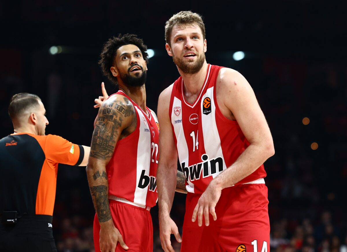 Tάιλερ Ντόρσεϊ, Σάσα Βεζένκοφ