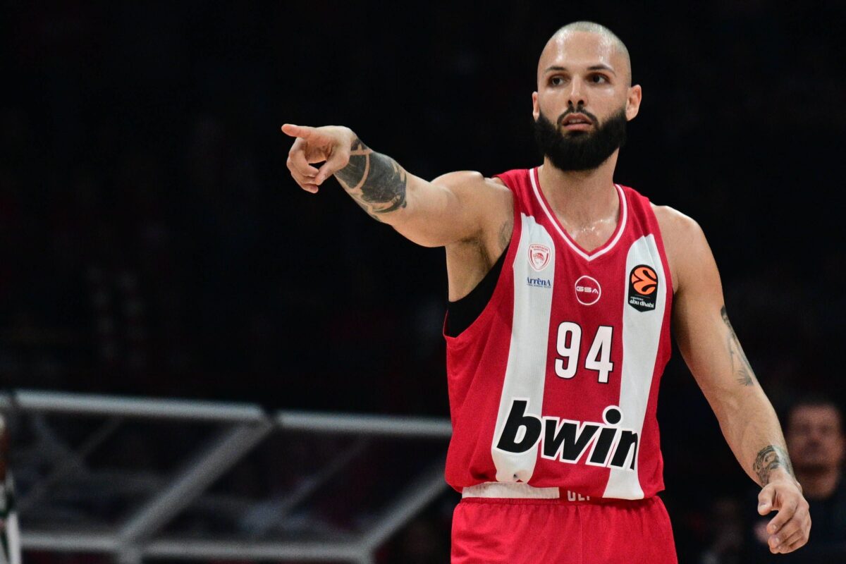 Ο Εβάν Φουρνιέ τρολάρει το ελληνικό Πάσχα: «Κι αν δεν σου αρέσει το αρνί;»