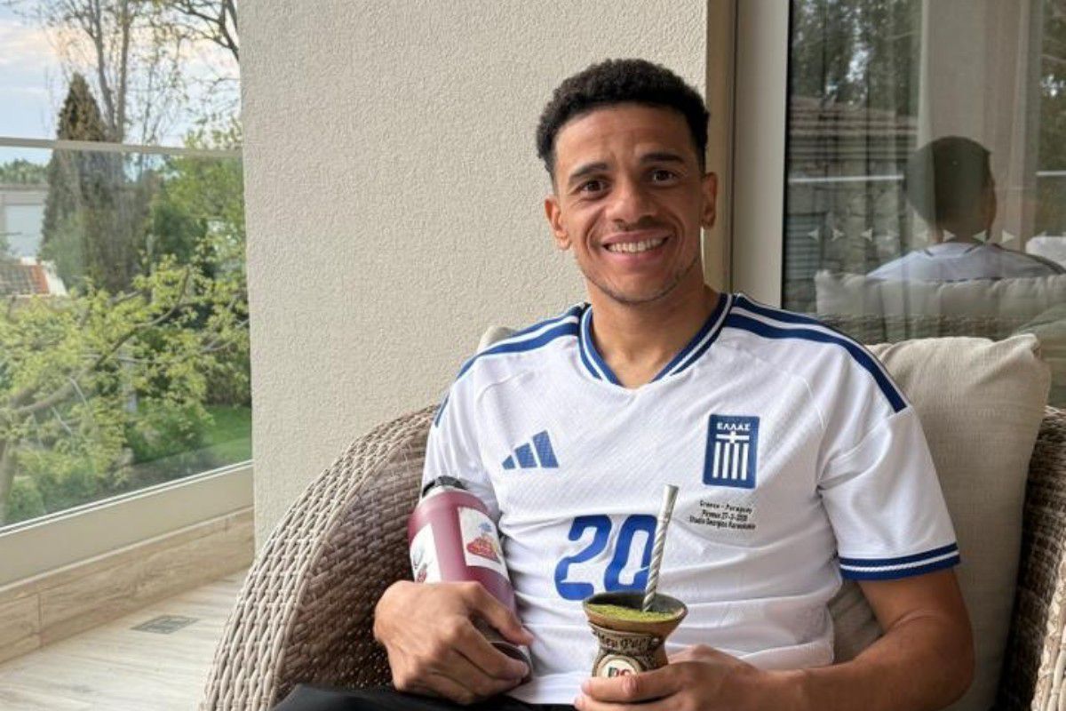 Ο Τάισον σε πασχαλινό mood με φανέλα Ζαφείρη και… Αργυρό