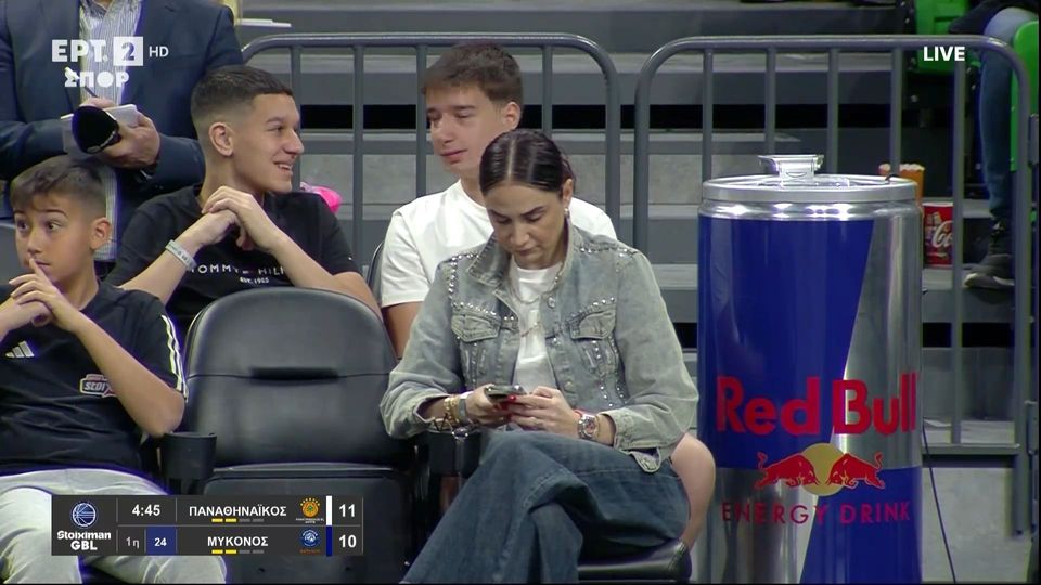 Η Σελέν Ερντέμ στο ΟΑΚΑ για τον αγώνα του Παναθηναϊκού με τη Μύκονο (vid)