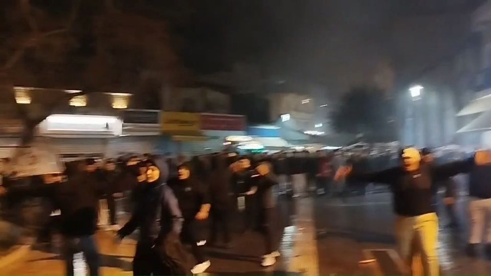 «Έκρηξη» χαράς στο Ηράκλειο μετά τη τεράστια νίκη – Μαζεύεται ο κόσμος για να γίνει «καμίνι» το κέντρο! (vid)