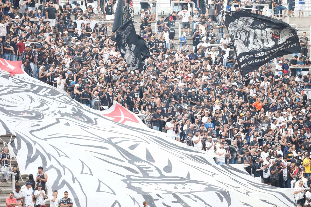 Η Κορίνθιας ξήλωσε κάθισμα του γηπέδου της για καλό σκοπό – Τι συνέβη και η αντίδρασή της (pic)