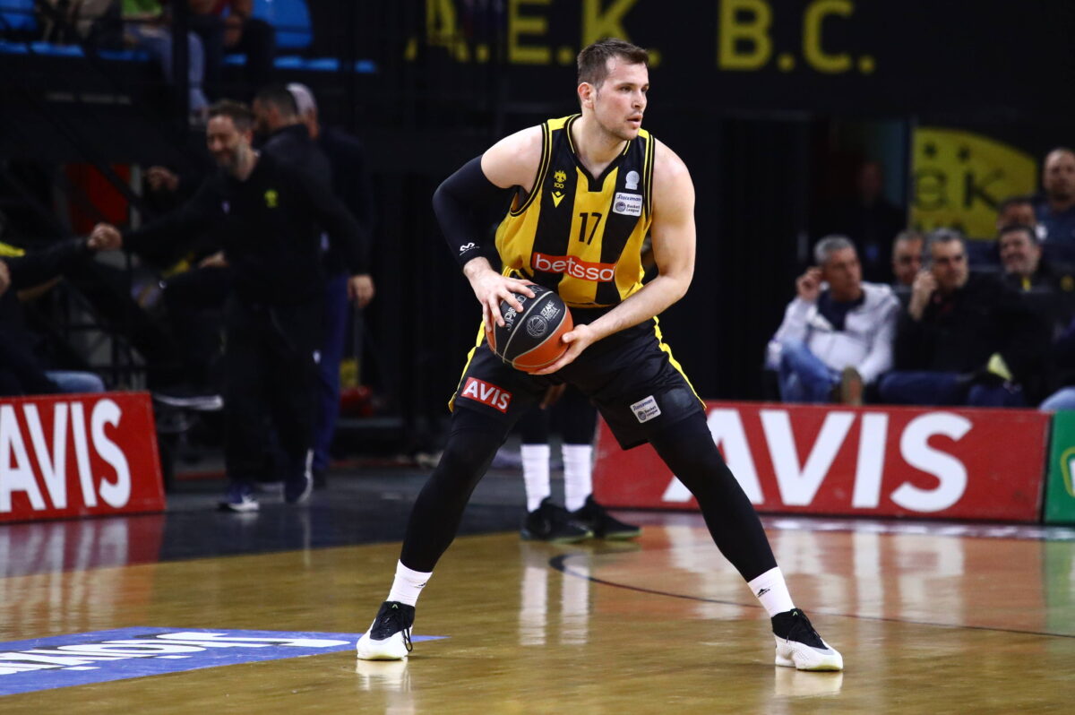 Στους Ρόκετς της Κίνας ο Αγραβάνης