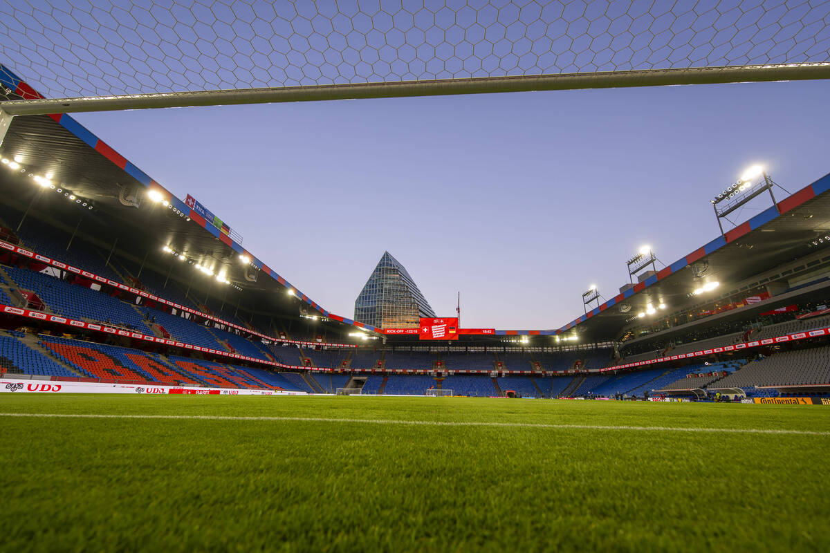 Η Βασιλεία επιστρέφει στο St. Jakob-Park υπό αντίξοες συνθήκες και αποδυτήρια στον… 7ο όροφο