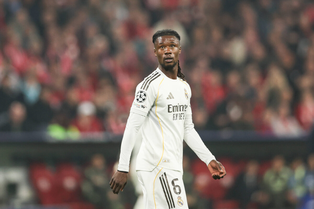 Ανεπιθύμητος ο Καμαβινγκά για τους οπαδούς της Ρεάλ Μαδρίτης