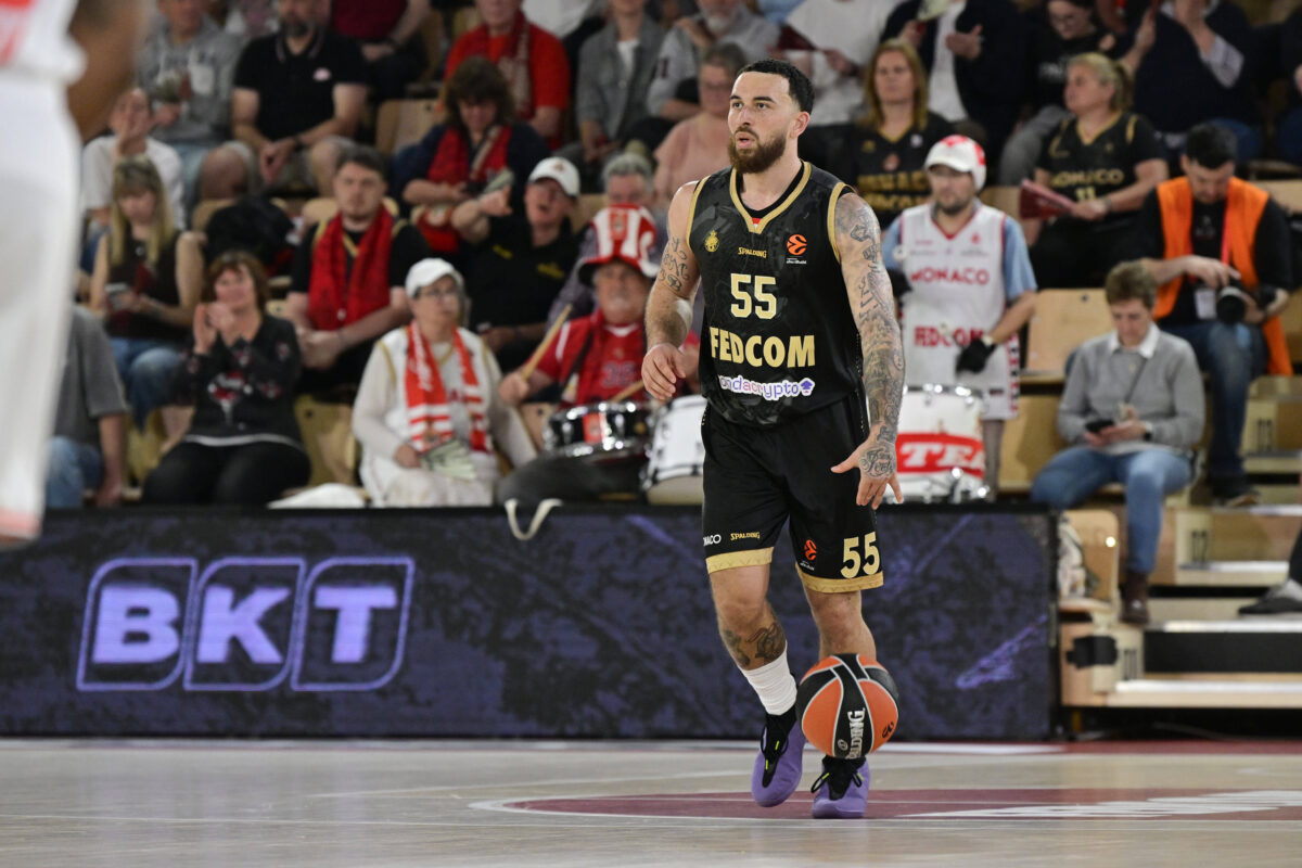 Έντονη αντίδραση του Μάικ Τζέιμς: «Πάλι κλέβετε, ε;»