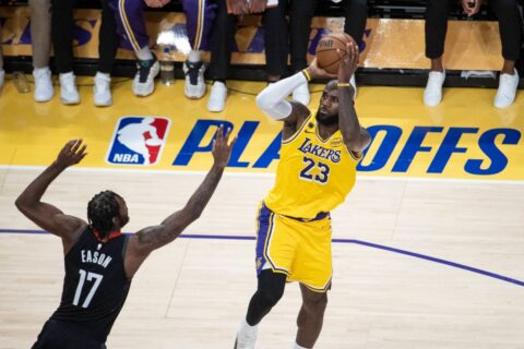 Οι Λέικερς «κατάπιαν» τους Ρόκετς στο Game 1
