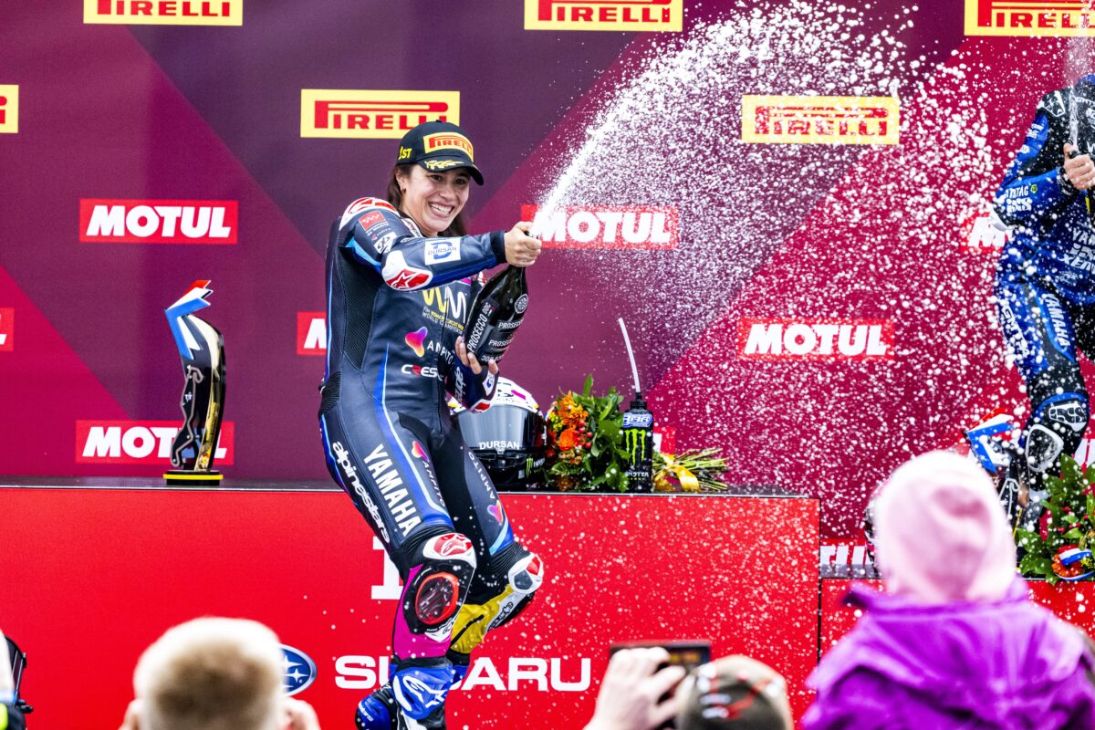 Μπεατρίς Νέιλα: Η δικηγόρος που κατακτά τις πίστες με μια Yamaha