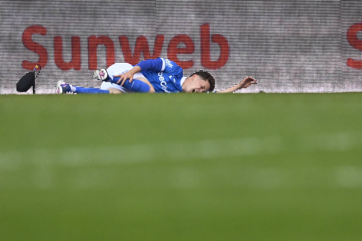 Αναγκαστική αλλαγή στο Γκενκ – Σταντάρ Λιέγης ο Καρέτσας – Του γύρισε ο αστράγαλος (pic)