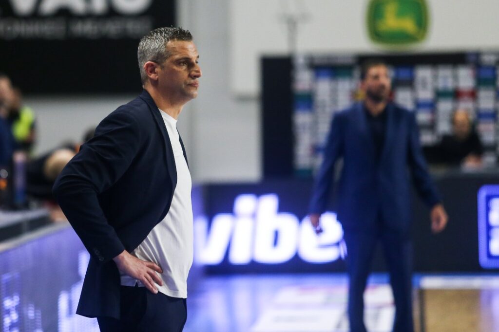 Παπανικολόπουλος: «Tο πρόσωπο της ομάδας είναι αυτό που έχουμε συνηθίσει» (vid)