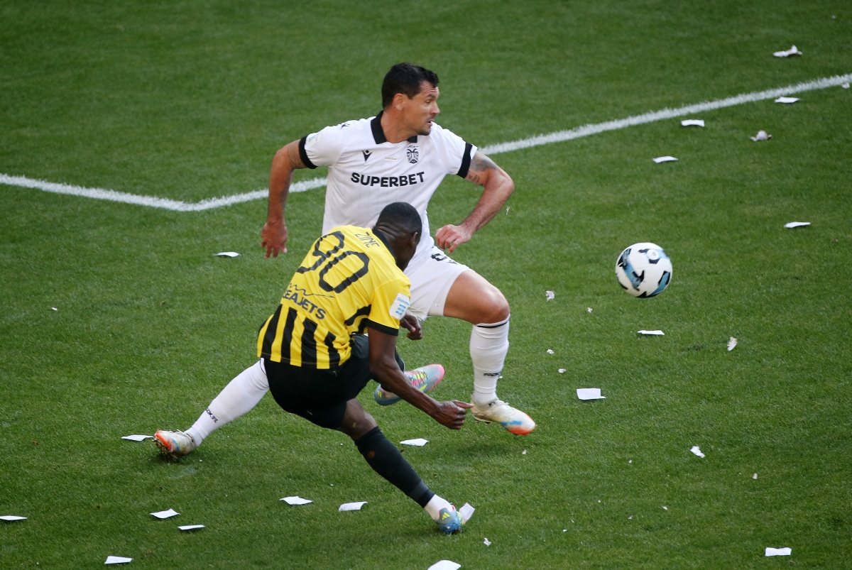 Δεν μέτρησε το γκολ του Ζίνι στο 45’ για την ΑΕΚ (vid)