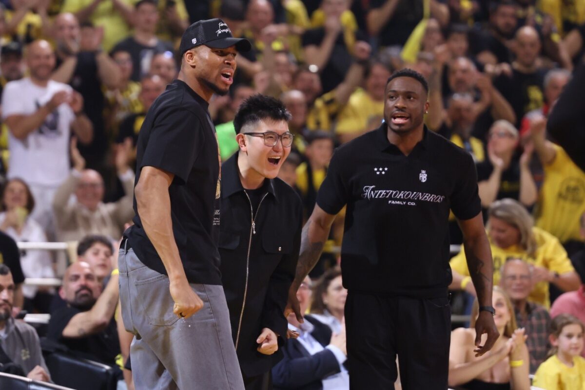 Ο Γιάννης Αντετοκούνμπο τραγουδάει μαζί με τον κόσμο του Άρη Betsson (vid)!