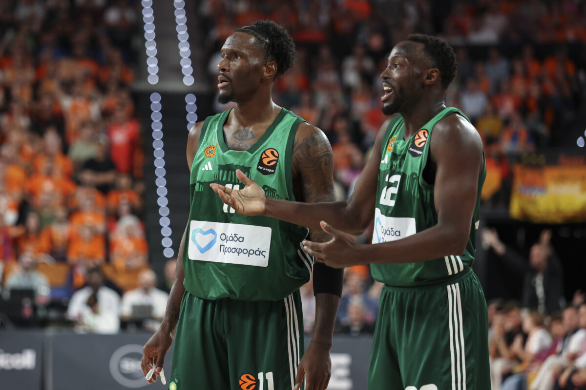 Αντικείμενο από τους Ισπανούς στον πάγκο του Παναθηναϊκού στη λήξη της τρίτης περιόδου