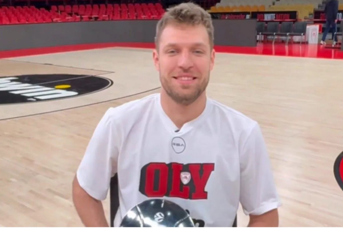 Τα παρασκήνια από την απονομή του βραβείου του MVP στον Σάσα Βεζένκοφ (vid)