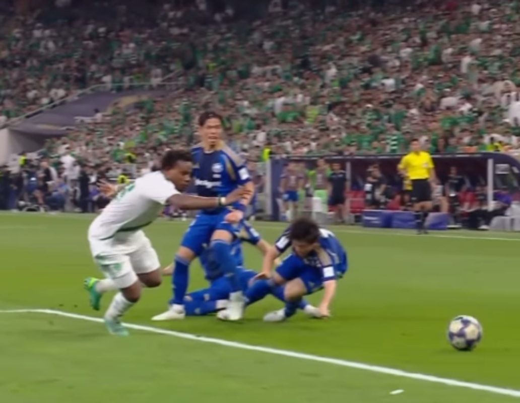 Εκπληκτική γκάφα στο AFC Champions League – Συμπαίκτες συγκρούστηκαν μεταξύ τους και τραυματίστηκαν (vid)