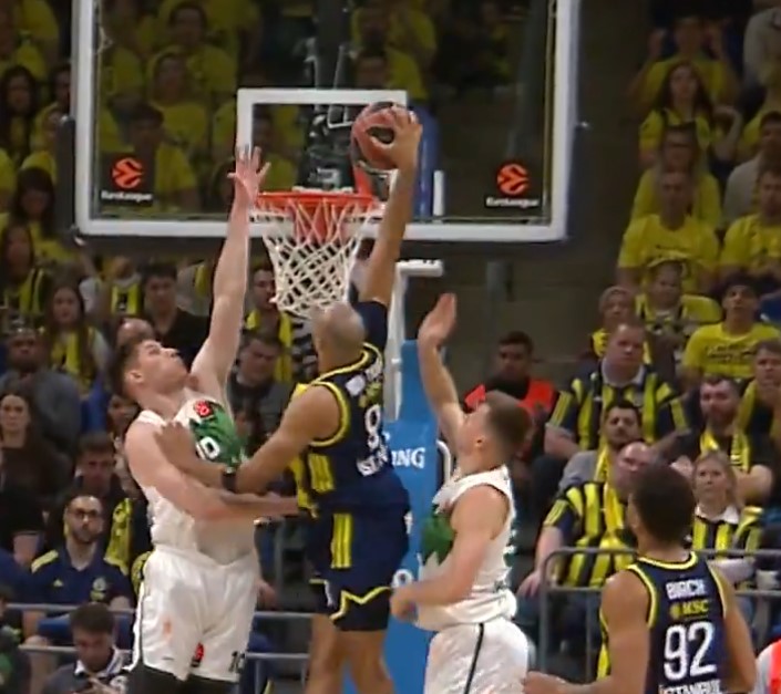 Οι δέκα κορυφαίες φάσεις από τα πρώτα παιχνίδια των playoffs στην Euroleague (vid)