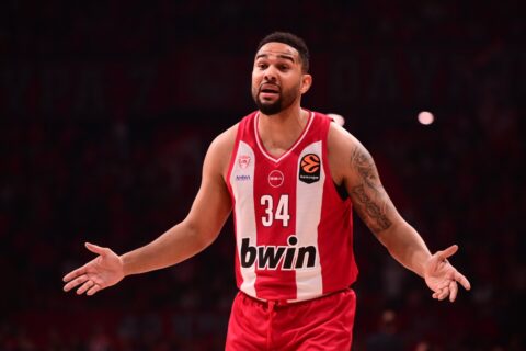 Αποχώρησε με πρόβλημα κάτω από το μάτι ο Τζόσεφ