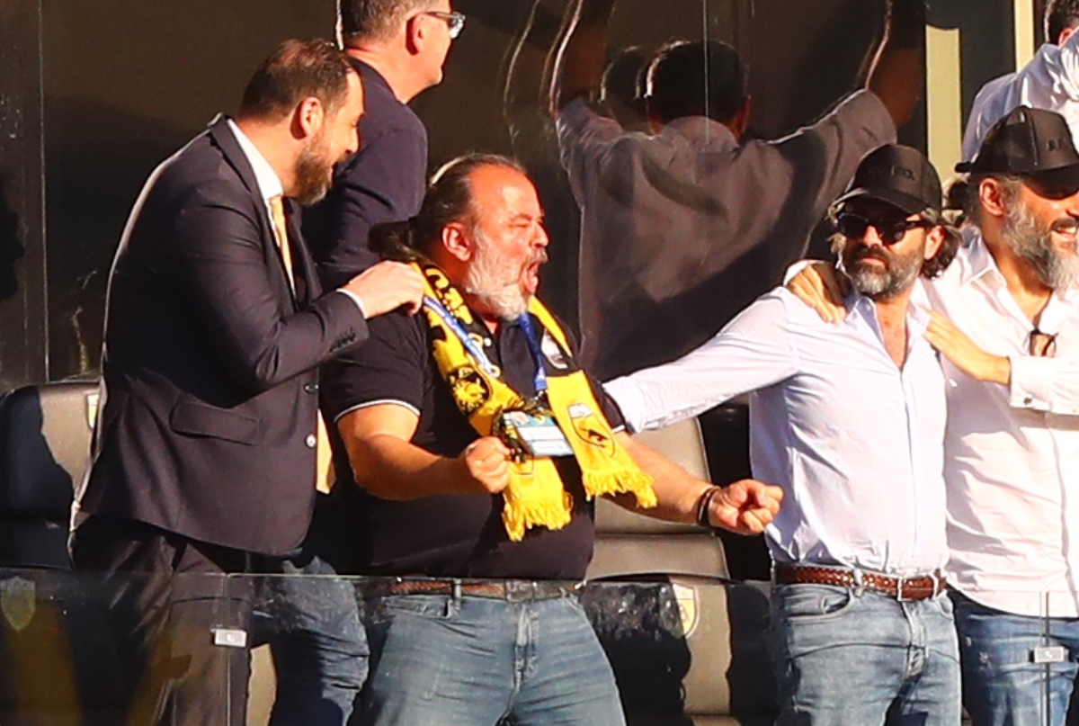 Ξέσπασε ο Ηλιόπουλος στο γκολ της ΑΕΚ – Δείτε την αντίδρασή του! (pics)