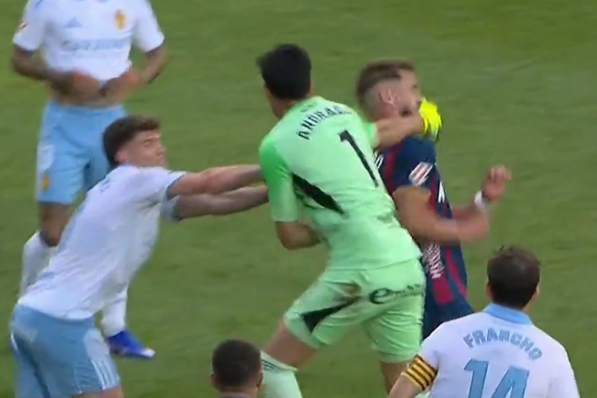 Τον «στέλνει» σπίτι του: Ποινή-μαμούθ για τον τερματοφύλακα που έριξε μπουνιά στην Ισπανία! (vid)