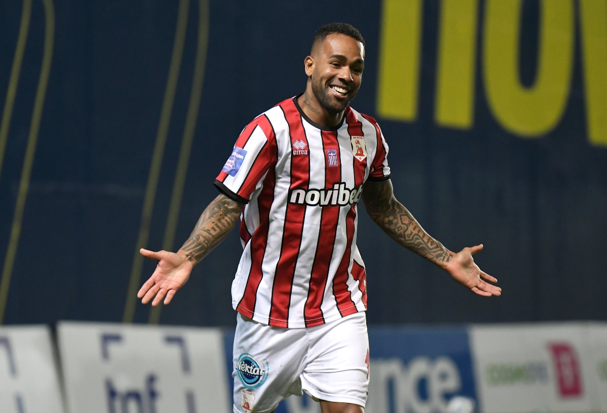 Τα έκανε… όλα ο Τεϊσέιρα και έδωσε το «φιλί» της ζωής στον Πανσερραϊκό