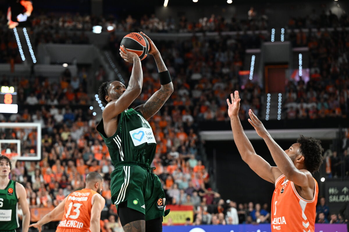 Με βόμβα του Χέιζ-Ντέιβις ο Παναθηναϊκός άλωσε δεύτερη φορά την Βαλένθια και φουλάρει για το Final Four