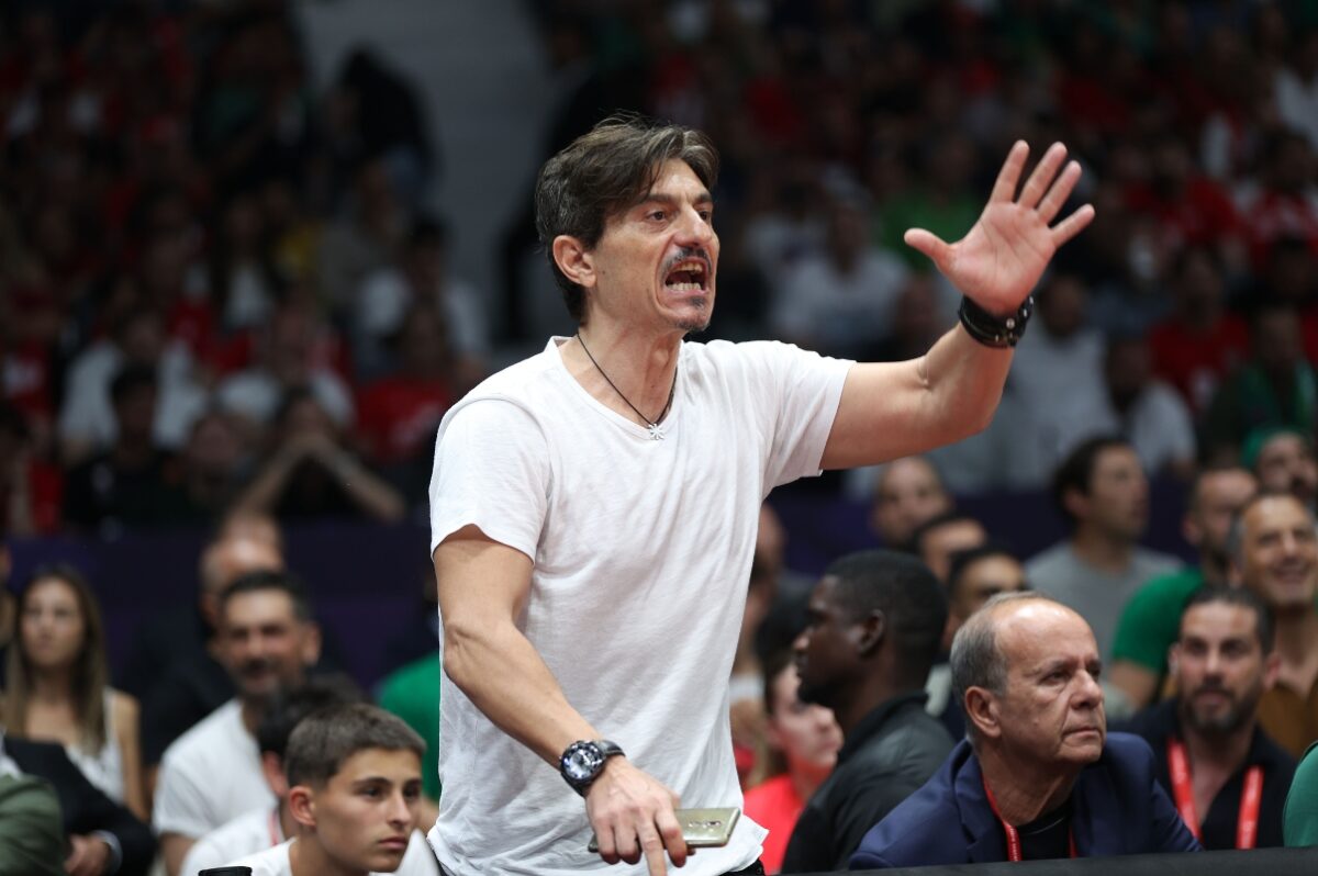 Γιαννακόπουλος: «Εάν γινόταν στο ΣΕΦ μόνο καμία ομπρέλα θα είχες να τραβήξεις καμία σέλφι»