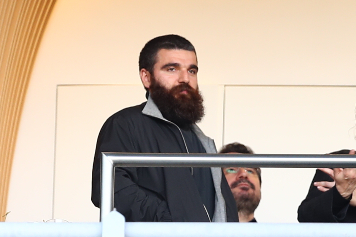 Στα αποδυτήρια του ΠΑΟΚ τα αδέλφια Σαββίδη μετά το ντέμρπι για να συγχαρούν τους παίκτες
