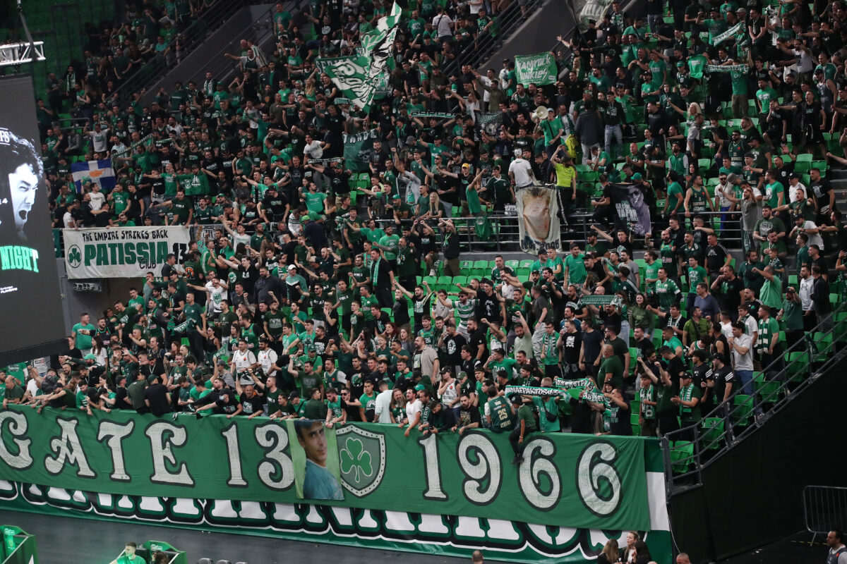Πράσινη «παράνοια» στο T-Center μιάμιση ώρα πριν το Game 4 (vid)