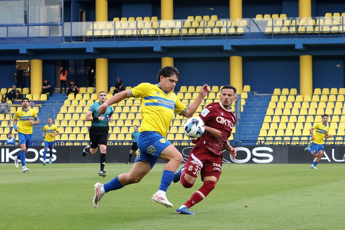 Ο Αστέρας των δέκα παικτών έκλεισε με νίκη 2-1 τη σεζόν μέσα στο Αγρίνιο
