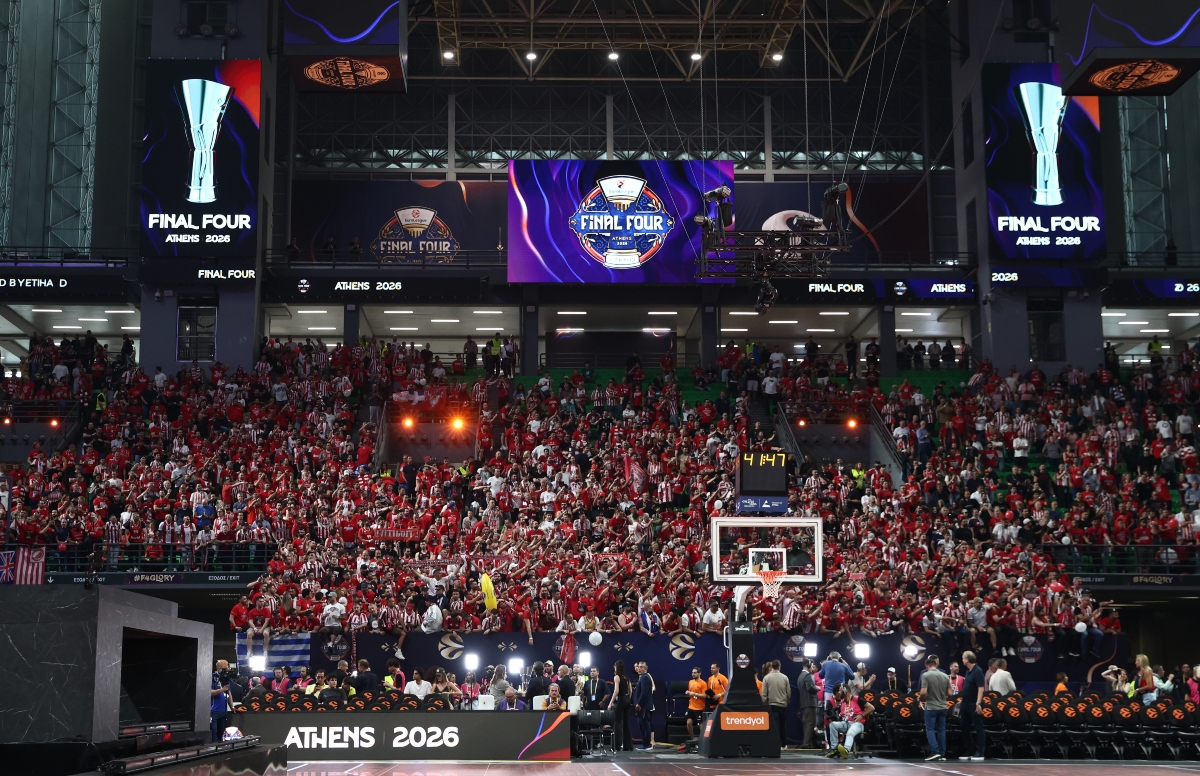 Οι φίλοι του Ολυμπιακού «κοκκίνισαν» το T-Center (vid, pics)
