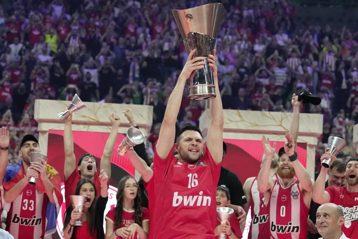 Συγκινητικός Παπανικολάου με σύνθημα στις δηλώσεις: «Μας έχετε σηκώσει αμέτρητες φορές» (vid)