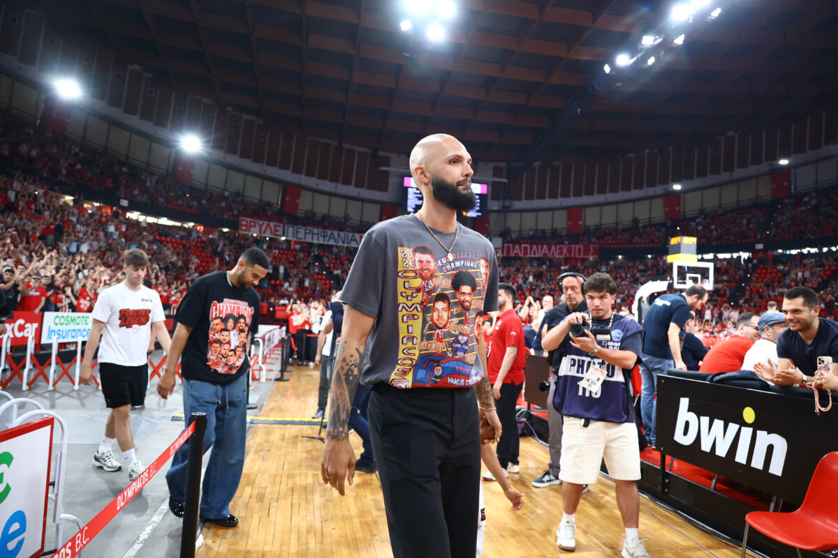 Η ανάρτηση του Φουρνιέ για το λάβαρο της 4ης EuroLeague