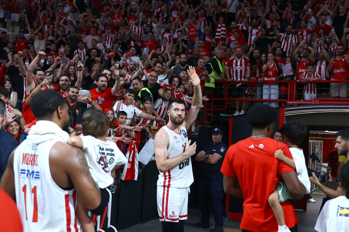 Η αντίδραση του Πίτερς στην αποθέωση των φίλων του Ολυμπιακού (pic)