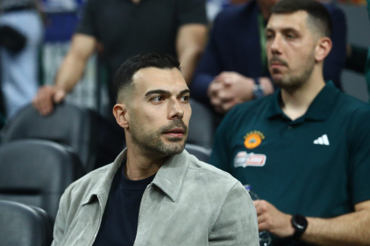 Δίπλα στην ομάδα ο Σλούκας – Αποθεώθηκε ο αρχηγός των πράσινων