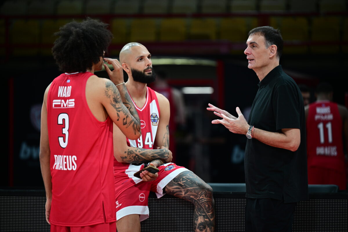 Ο Ολυμπιακός ποζάρει για το Final Four και η EuroLeague θέτει το μεγάλο ερώτημα