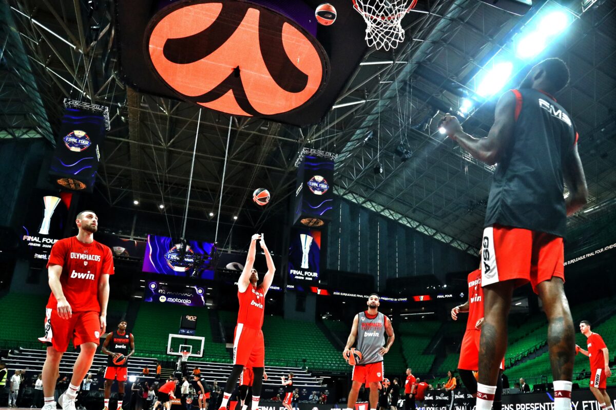 Τα πλάνα του Sportal από την προπόνηση του Ολυμπιακού πριν το μεγάλο τελικό με την Ρεάλ (vid)