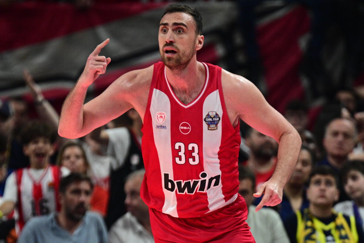 Νίκολα Μιλουτίνοφ