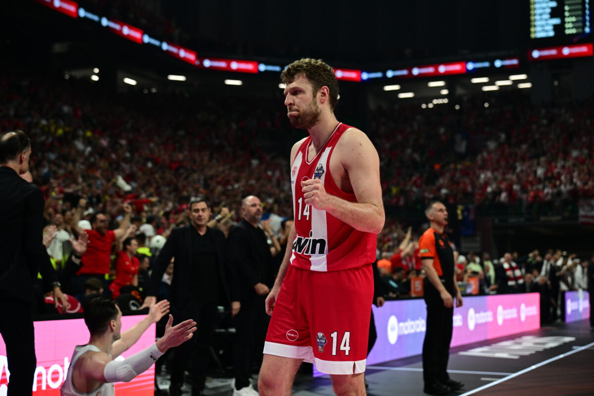 Η Χρυσή Βίβλος της EuroLeague μετά την κατάκτηση του Ολυμπιακού