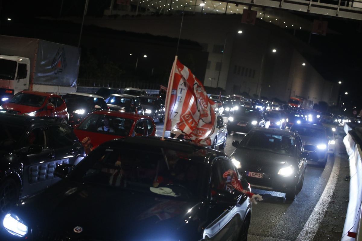 Μποτιλιάρισμα στην Ποσειδώνος – Όλοι οι δρόμοι οδηγούν στον Πειραιά (pics)