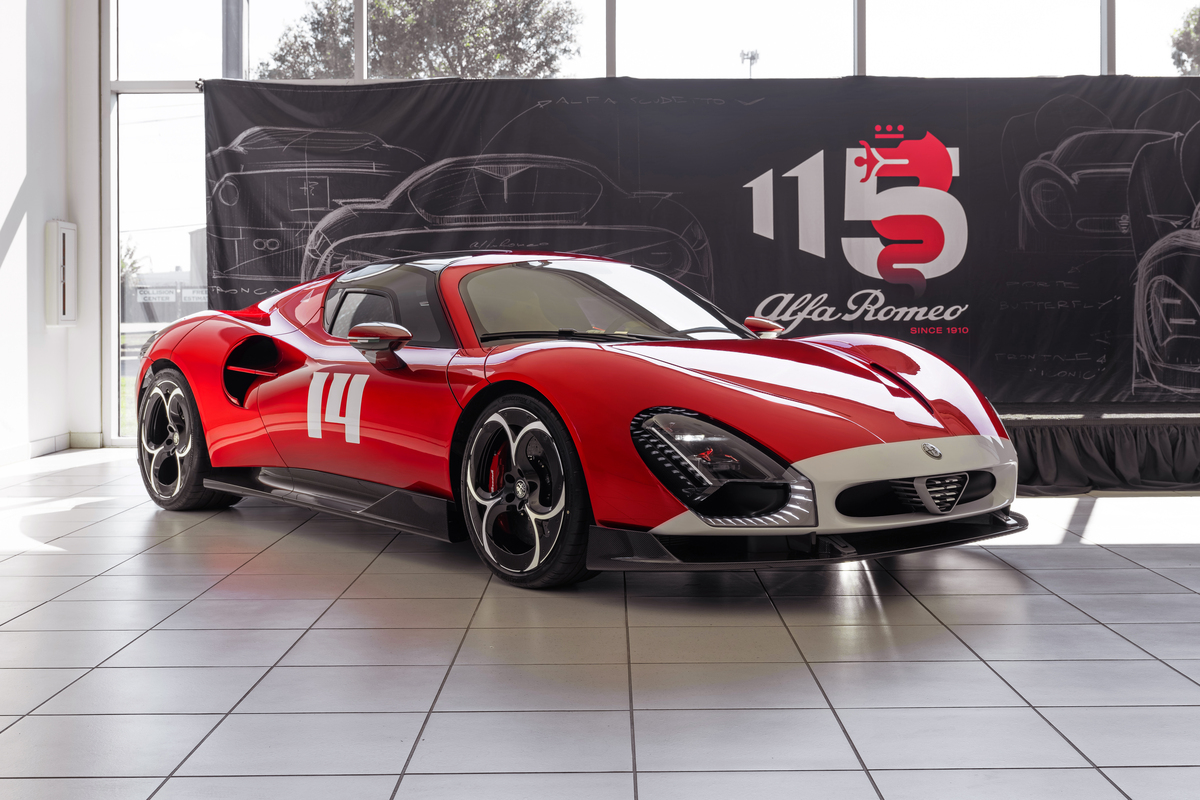 Alfa Romeo 33 Stradale: Διπλή παράδοση για το supercar των 2 εκατ. ευρώ
