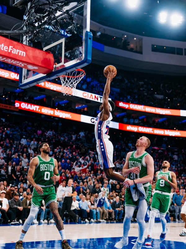 Οι 76ers «λύγισαν» τους Σέλτικς και οδηγούν τη σειρά σε Game 7